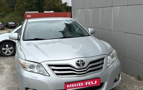 Toyota Camry, 2011 год, 1 050 000 рублей, 2 фотография
