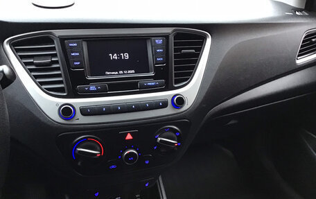 Hyundai Solaris II рестайлинг, 2018 год, 1 335 000 рублей, 11 фотография