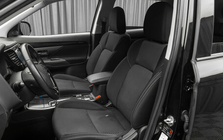 Mitsubishi Outlander III рестайлинг 3, 2018 год, 2 420 000 рублей, 11 фотография