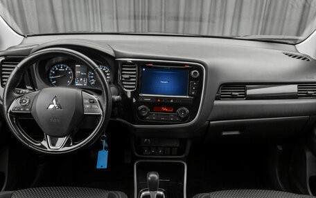 Mitsubishi Outlander III рестайлинг 3, 2018 год, 2 420 000 рублей, 10 фотография