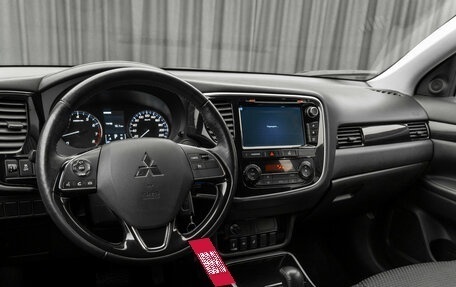 Mitsubishi Outlander III рестайлинг 3, 2018 год, 2 420 000 рублей, 9 фотография