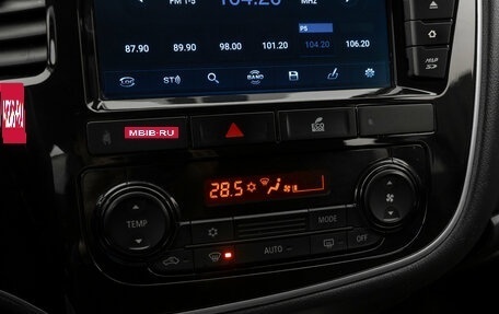 Mitsubishi Outlander III рестайлинг 3, 2018 год, 2 420 000 рублей, 20 фотография