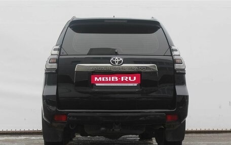 Toyota Land Cruiser Prado 150 рестайлинг 2, 2021 год, 6 500 000 рублей, 6 фотография