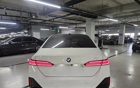 BMW 5 серия, 2024 год, 6 450 000 рублей, 2 фотография