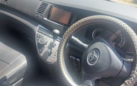 Toyota ISis I, 2012 год, 1 350 000 рублей, 11 фотография