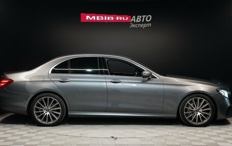 Mercedes-Benz E-Класс, 2018 год, 3 540 000 рублей, 4 фотография