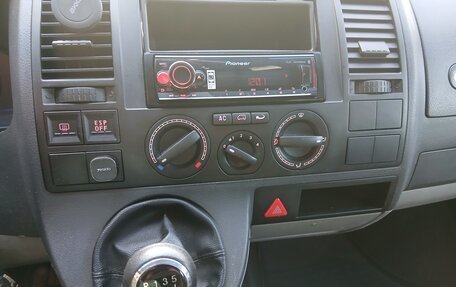 Volkswagen Caravelle T5, 2007 год, 1 350 000 рублей, 21 фотография