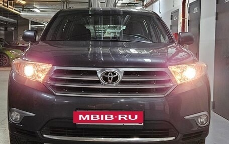 Toyota Highlander III, 2011 год, 2 650 000 рублей, 2 фотография