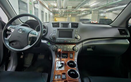 Toyota Highlander III, 2011 год, 2 650 000 рублей, 13 фотография