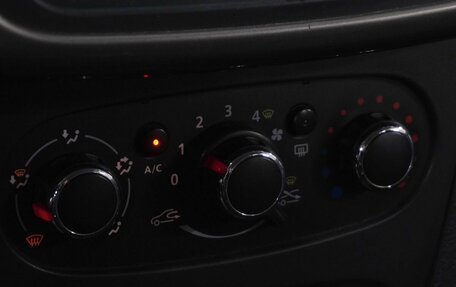 Renault Logan II, 2018 год, 640 000 рублей, 11 фотография