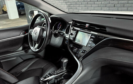 Toyota Camry, 2018 год, 2 500 000 рублей, 18 фотография