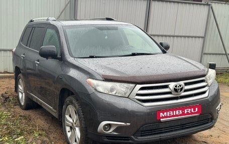 Toyota Highlander III, 2012 год, 2 000 000 рублей, 3 фотография