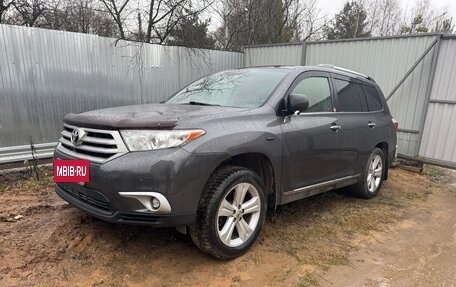 Toyota Highlander III, 2012 год, 2 000 000 рублей, 2 фотография