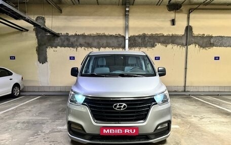 Hyundai Grand Starex Grand Starex I рестайлинг 2, 2019 год, 2 370 000 рублей, 2 фотография