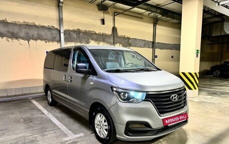 Hyundai Grand Starex Grand Starex I рестайлинг 2, 2019 год, 2 370 000 рублей, 3 фотография