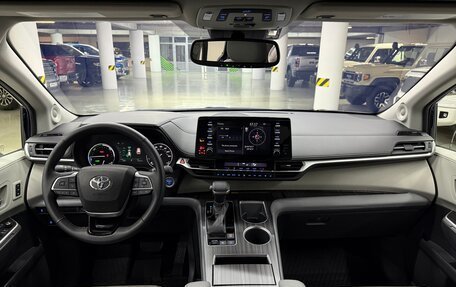 Toyota Sienna, 2022 год, 5 150 000 рублей, 18 фотография