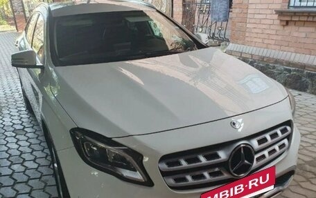 Mercedes-Benz GLA, 2019 год, 2 500 000 рублей, 3 фотография