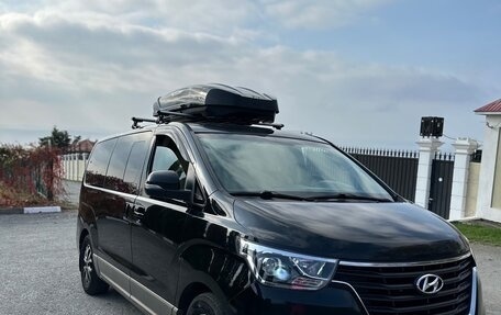 Hyundai H-1 II рестайлинг, 2018 год, 2 700 000 рублей, 1 фотография