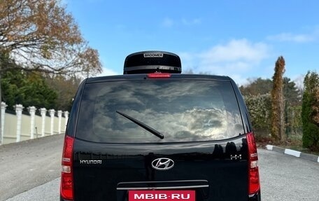 Hyundai H-1 II рестайлинг, 2018 год, 2 700 000 рублей, 18 фотография