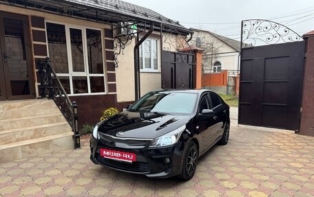 KIA Rio IV, 2018 год, 990 000 рублей, 3 фотография