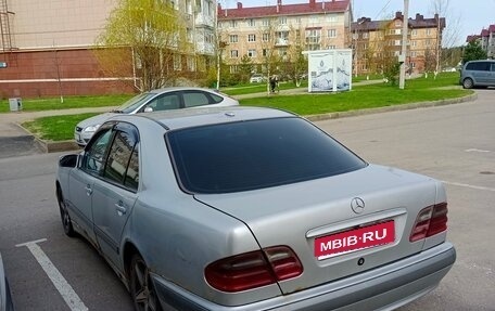 Mercedes-Benz E-Класс, 2001 год, 299 000 рублей, 1 фотография