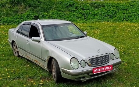 Mercedes-Benz E-Класс, 2001 год, 299 000 рублей, 21 фотография