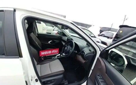 Toyota Yaris Cross, 2020 год, 2 370 000 рублей, 15 фотография