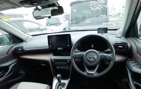 Toyota Yaris Cross, 2020 год, 2 370 000 рублей, 17 фотография