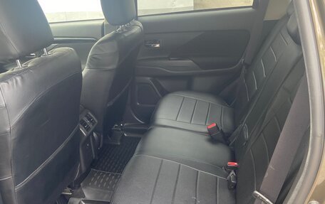 Mitsubishi Outlander III рестайлинг 3, 2020 год, 2 650 000 рублей, 10 фотография