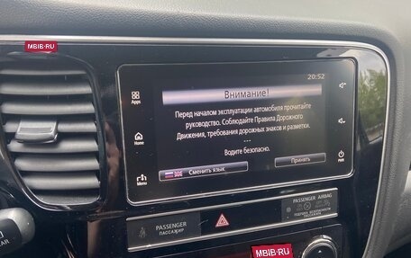 Mitsubishi Outlander III рестайлинг 3, 2020 год, 2 650 000 рублей, 12 фотография