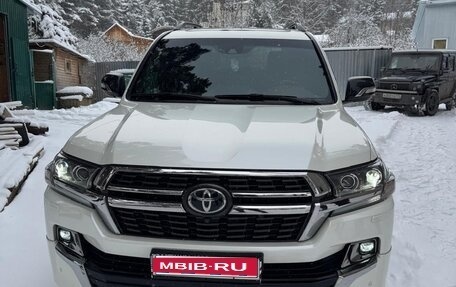 Toyota Land Cruiser 200, 2020 год, 8 800 000 рублей, 1 фотография