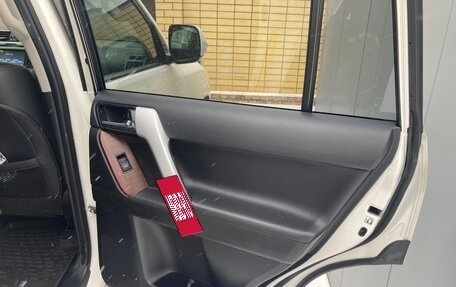 Toyota Land Cruiser Prado 150 рестайлинг 2, 2015 год, 2 950 000 рублей, 8 фотография