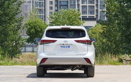 Toyota Highlander, 2025 год, 6 100 000 рублей, 5 фотография