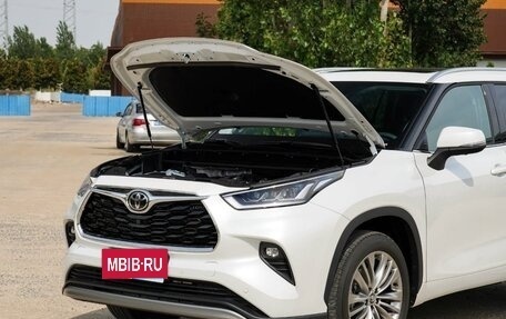 Toyota Highlander, 2025 год, 6 100 000 рублей, 4 фотография