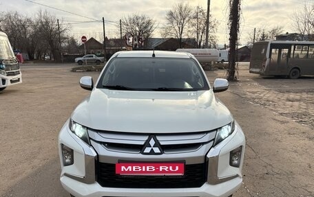Mitsubishi L200 IV рестайлинг, 2020 год, 2 550 000 рублей, 3 фотография