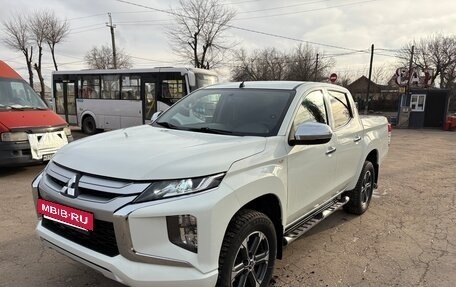 Mitsubishi L200 IV рестайлинг, 2020 год, 2 550 000 рублей, 2 фотография