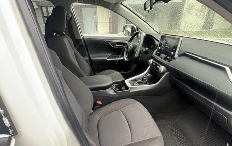 Toyota RAV4, 2019 год, 3 890 000 рублей, 5 фотография