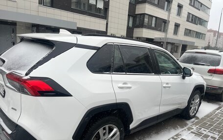 Toyota RAV4, 2019 год, 3 890 000 рублей, 4 фотография