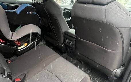 Toyota RAV4, 2019 год, 3 890 000 рублей, 6 фотография