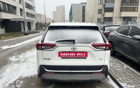 Toyota RAV4, 2019 год, 3 890 000 рублей, 2 фотография