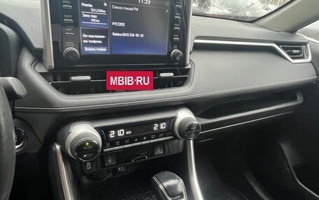 Toyota RAV4, 2019 год, 3 890 000 рублей, 10 фотография