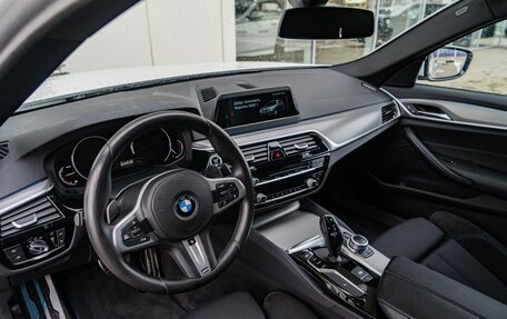 BMW 5 серия, 2019 год, 3 890 000 рублей, 9 фотография