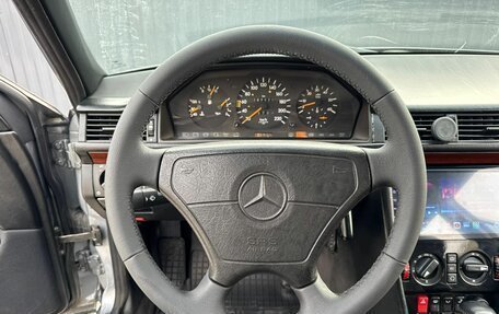 Mercedes-Benz E-Класс, 1995 год, 1 300 000 рублей, 4 фотография