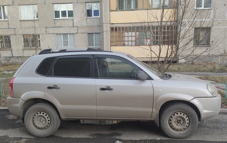 Hyundai Tucson III, 2008 год, 725 000 рублей, 2 фотография