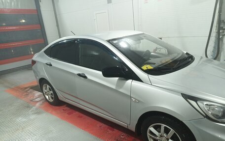 Hyundai Solaris II рестайлинг, 2013 год, 664 000 рублей, 2 фотография