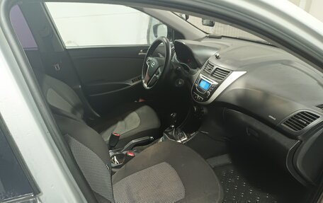 Hyundai Solaris II рестайлинг, 2013 год, 664 000 рублей, 9 фотография