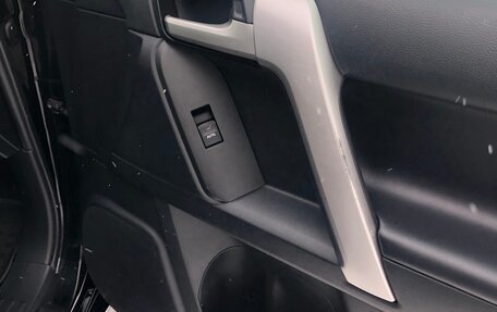 Toyota Land Cruiser Prado 150 рестайлинг 2, 2018 год, 4 774 000 рублей, 26 фотография