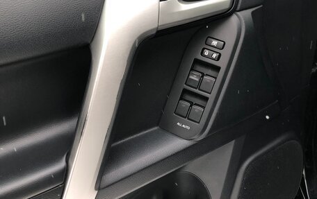 Toyota Land Cruiser Prado 150 рестайлинг 2, 2018 год, 4 774 000 рублей, 28 фотография