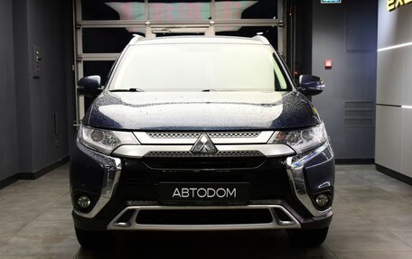 Mitsubishi Outlander III рестайлинг 3, 2020 год, 2 450 000 рублей, 1 фотография