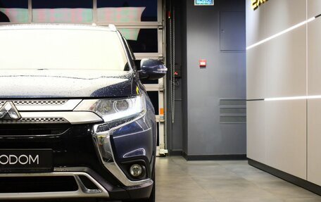 Mitsubishi Outlander III рестайлинг 3, 2020 год, 2 450 000 рублей, 7 фотография